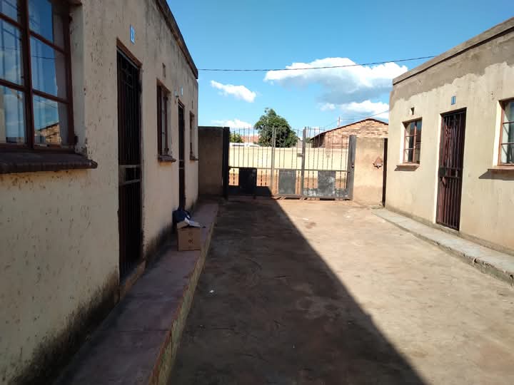 Spacious Room in Soweto