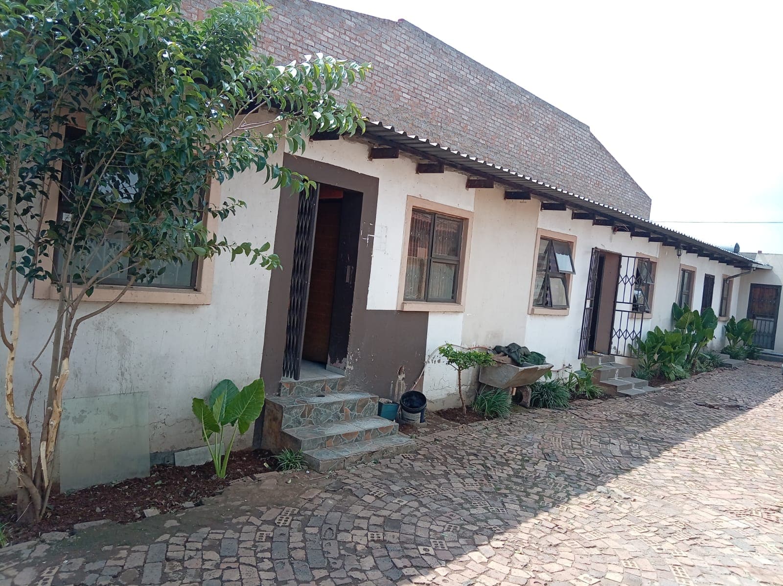 Cozy Rooms Available - Image 1